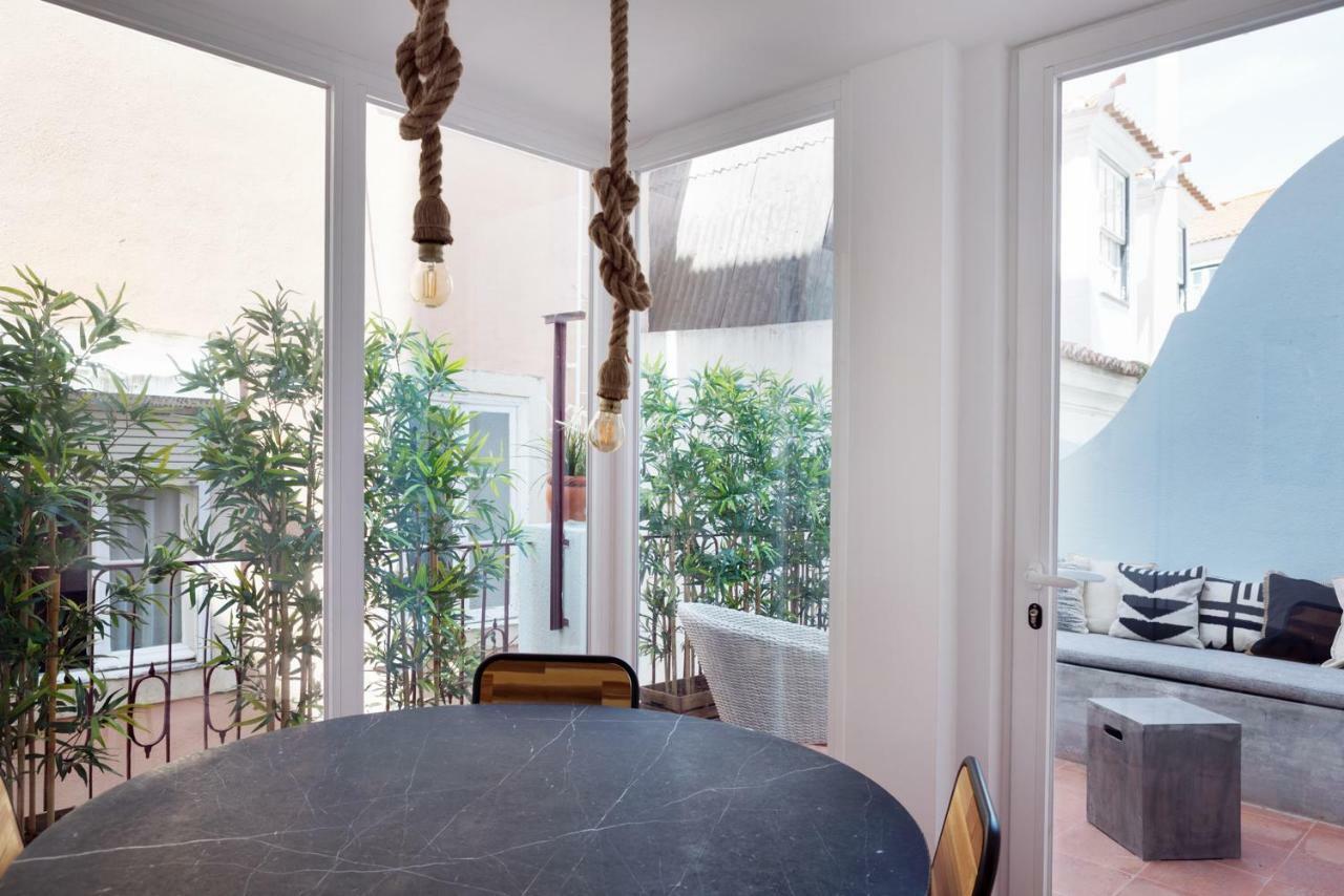 Renovated Charming Apartment With Terrace In Lapa Lisbon Exterior photo
